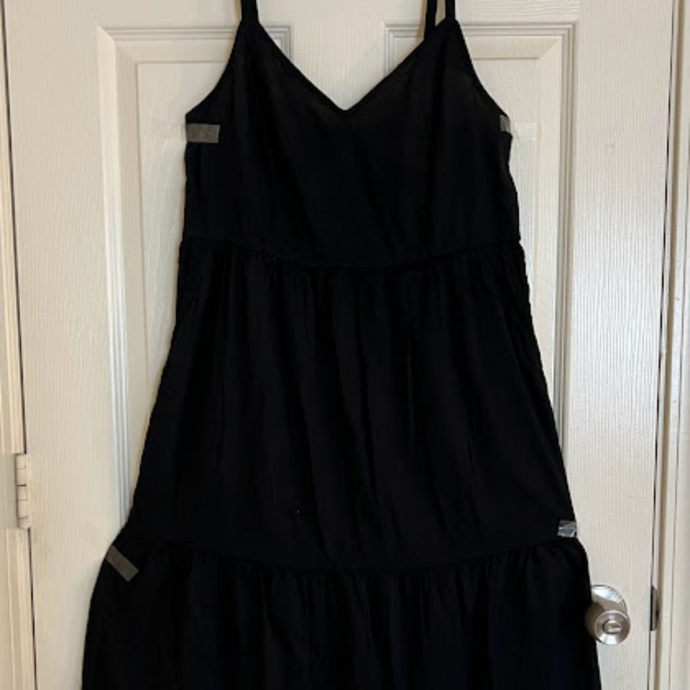 Women NWOT black sleeveless long / maxi dress
